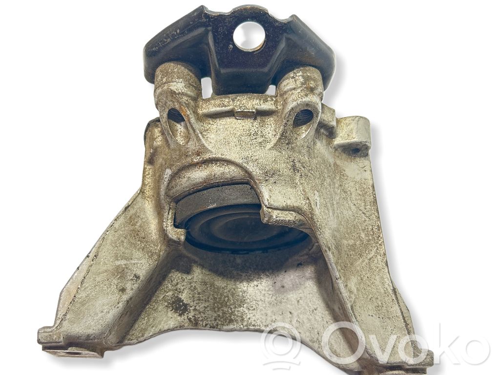 Honda CR-V Engine mount bracket 