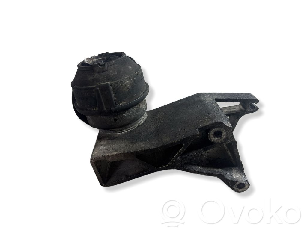 Volvo V70 Engine mount bracket 