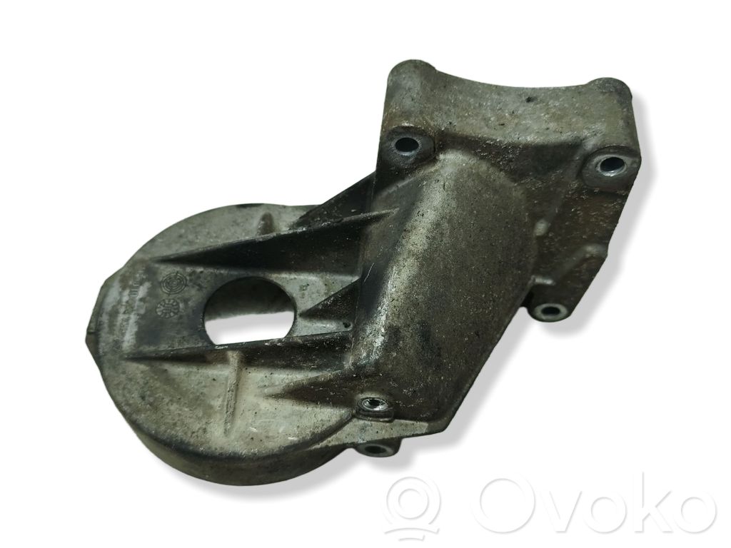 Chrysler PT Cruiser Engine mounting bracket 