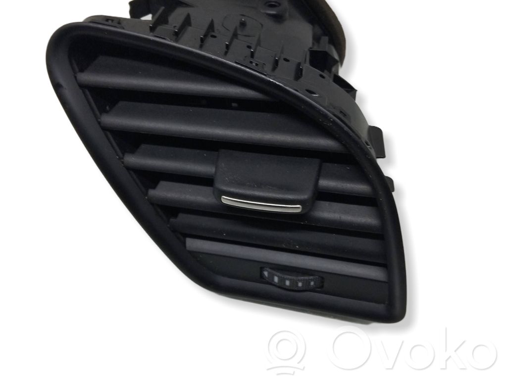 Audi A4 S4 B8 8K Boczna kratka nawiewu deski rozdzielczej 