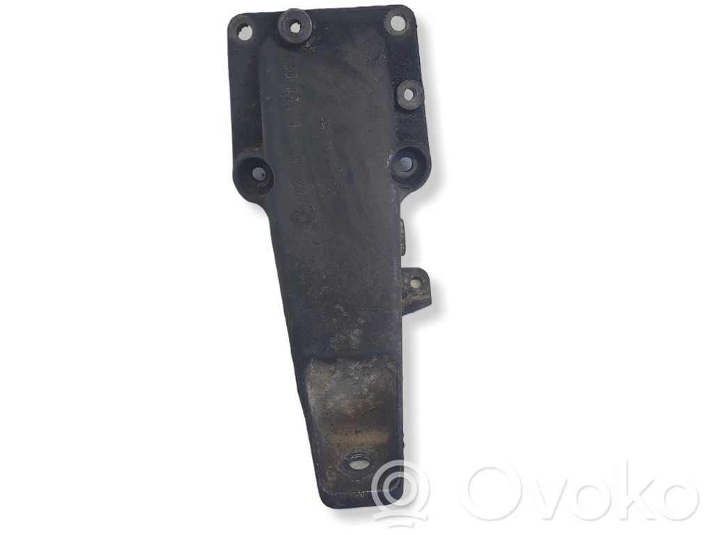 Engine mounting bracket   6750853