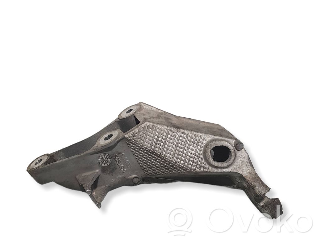 Saab 9-5 Engine mounting bracket 