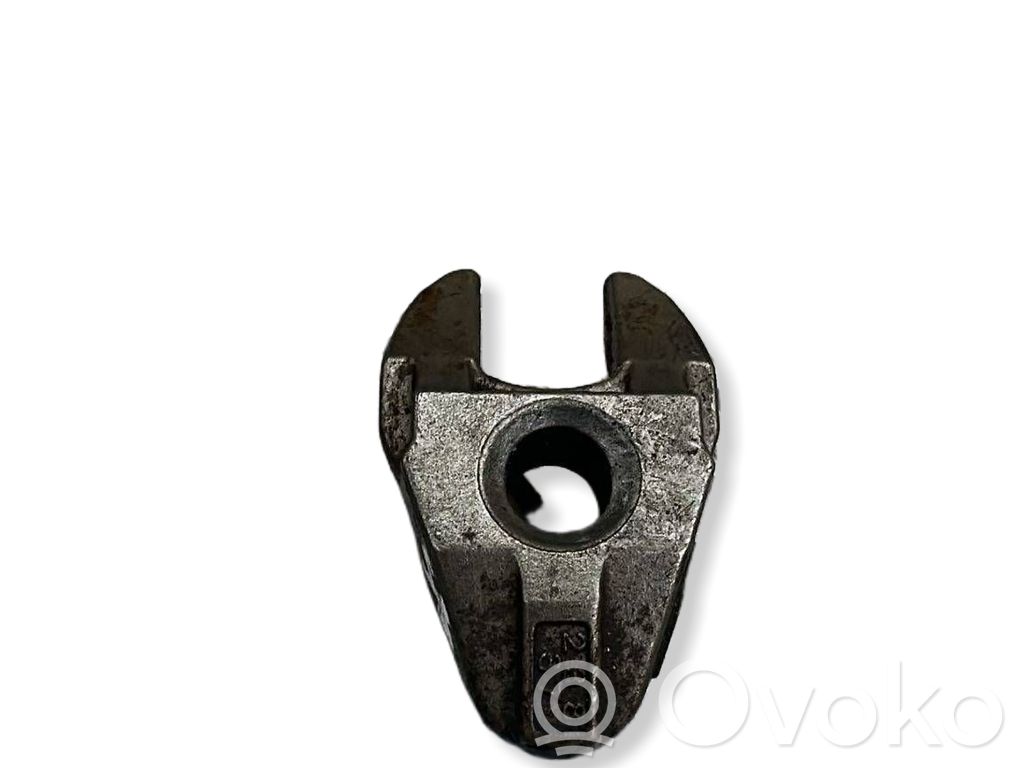 Abrazadera del inyector de combustible   23837