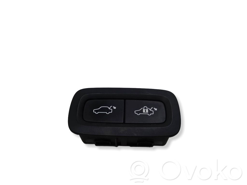 Volvo XC40 Tailgate/boot open switch button 