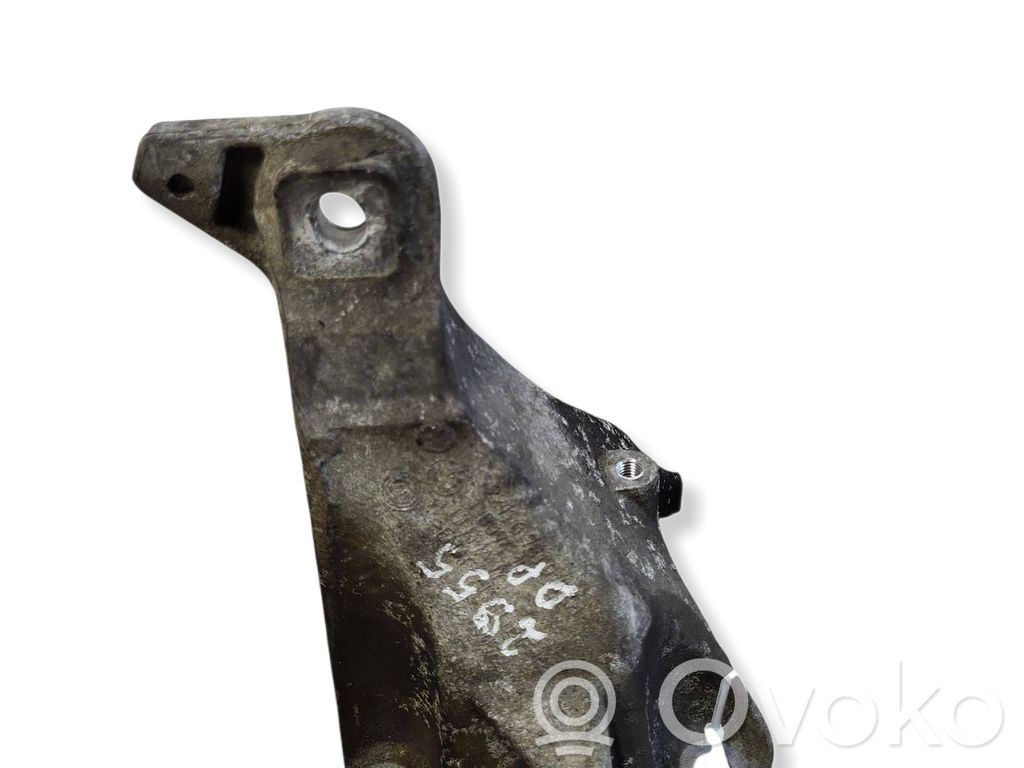Engine mounting bracket   6781916,13807410