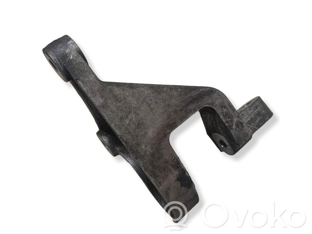 Ford Focus Engine mounting bracket 
