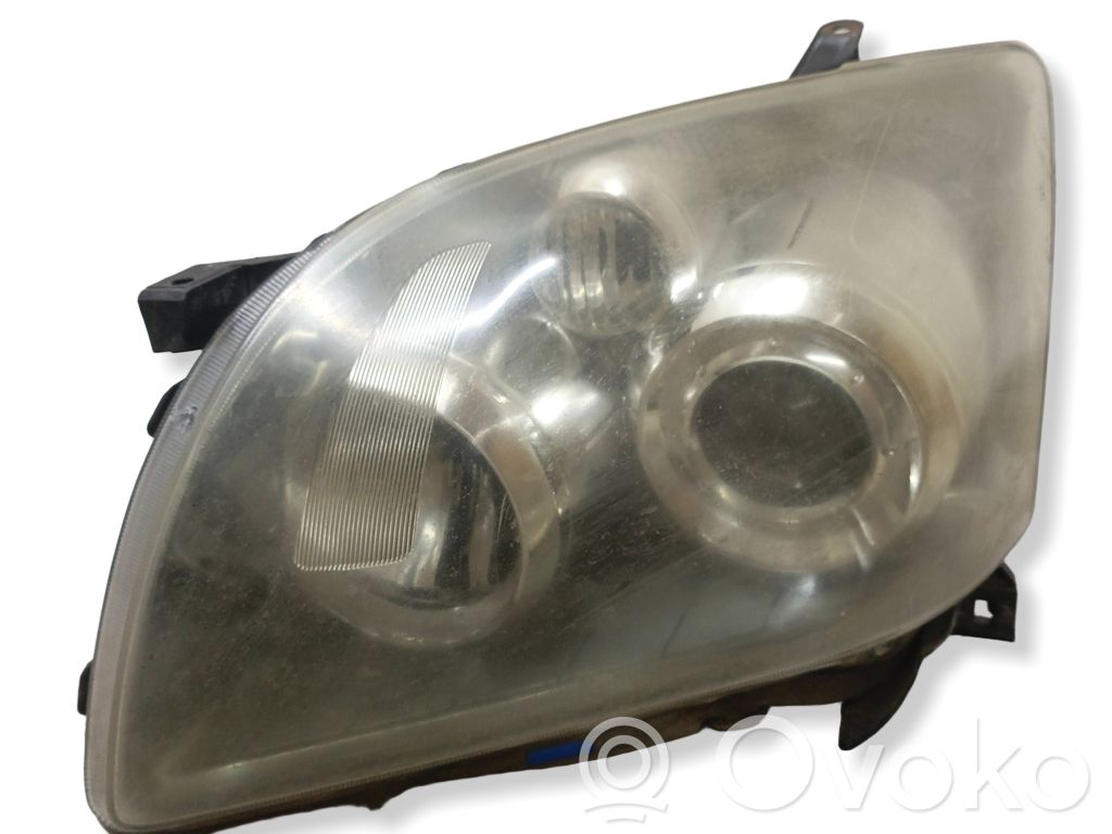 Toyota Avensis T250 Headlight/headlamp 
