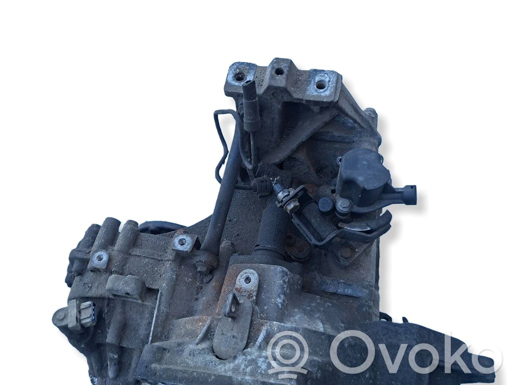 Volkswagen Golf IV Manual 5 speed gearbox 