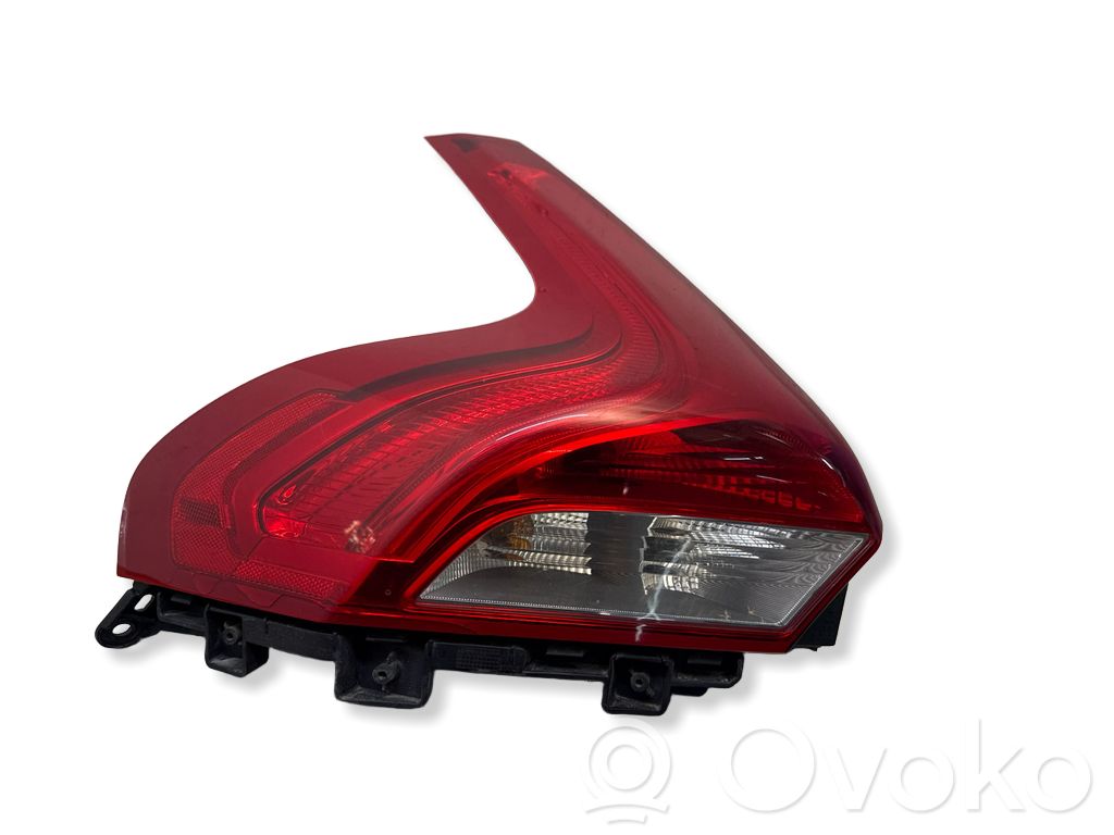 Volvo V40 Aizmugurējais lukturis virsbūvē 