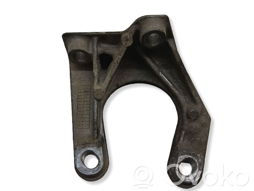 Volvo XC70 Front differential bracket 