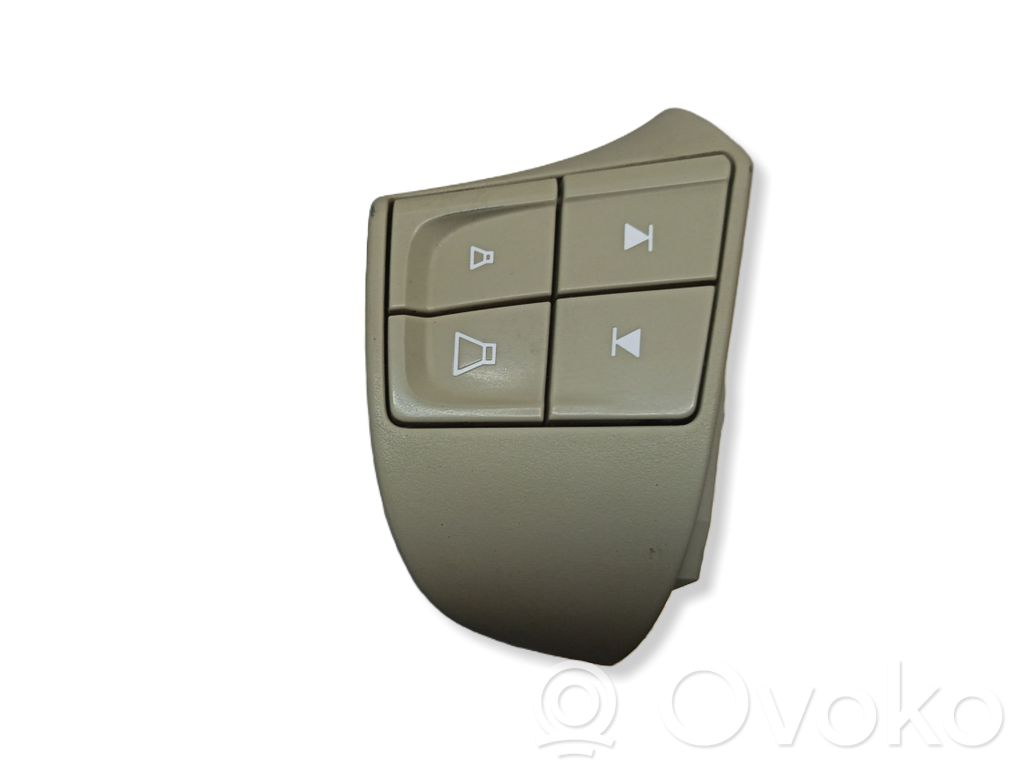 Volvo XC70 Steering wheel buttons/switches 