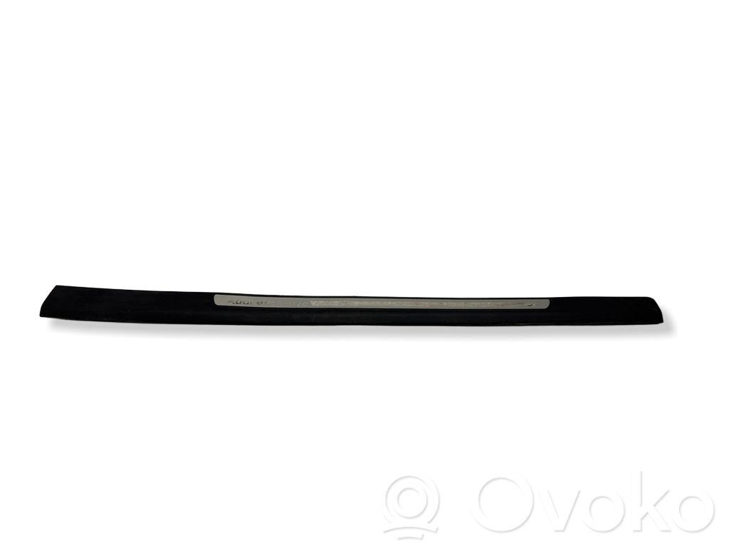 Audi A6 S6 C6 4F Listwa progowa przednia 