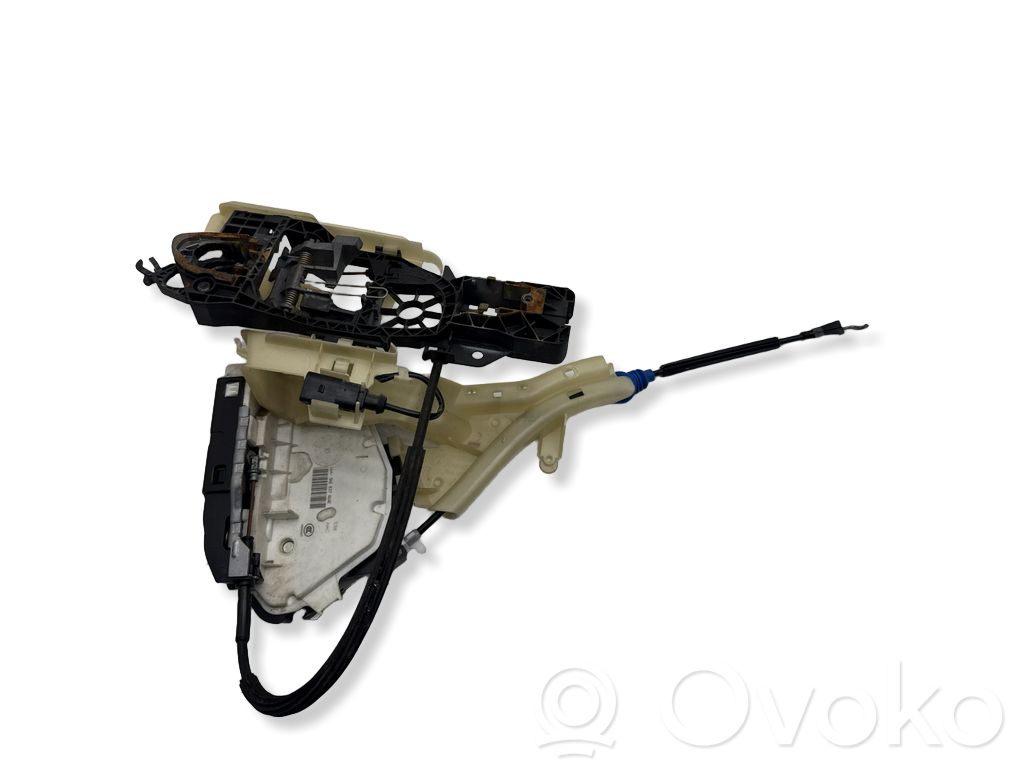 Volkswagen PASSAT CC Front door lock 