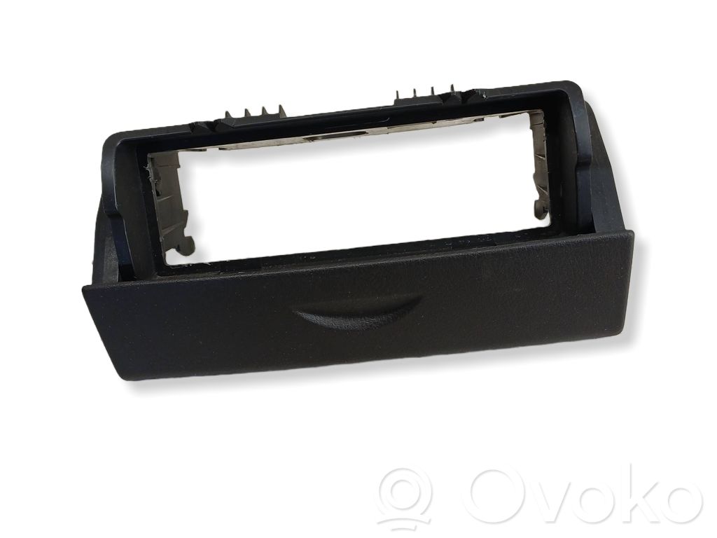 Citroen C8 Verkleidung Radio / Navigation 