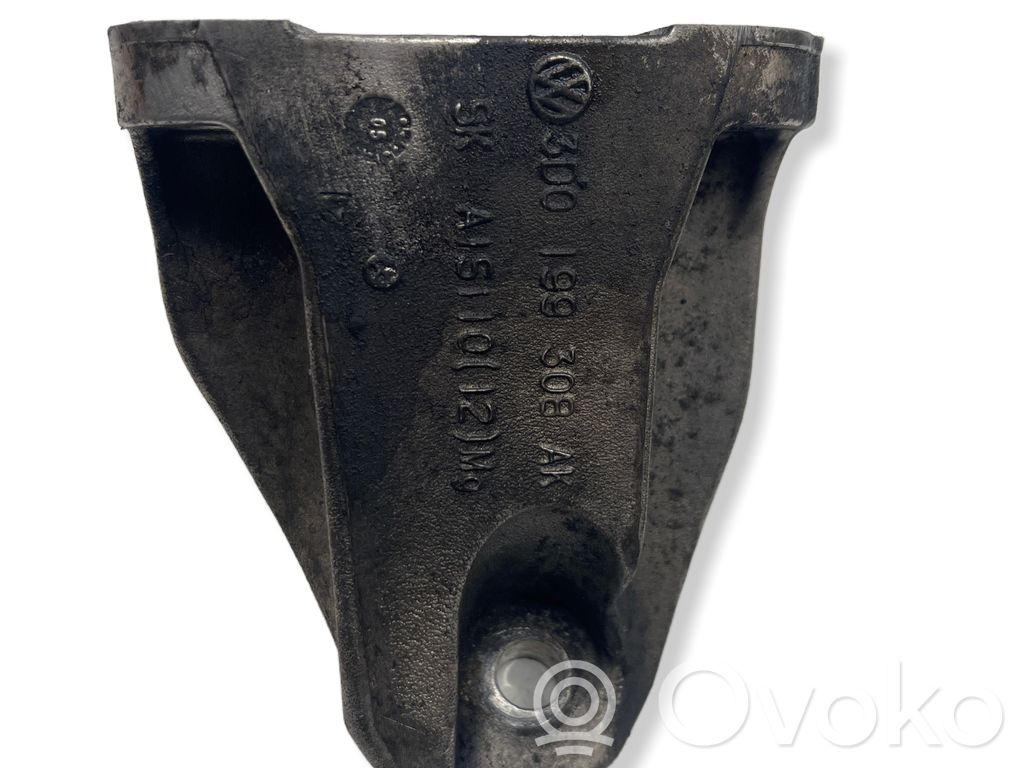 Volkswagen Phaeton Engine mounting bracket 