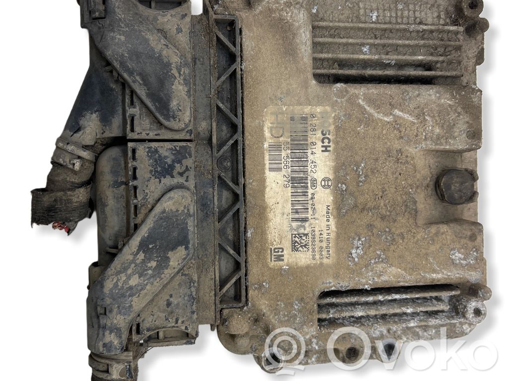 Opel Zafira B Engine control unit/module 