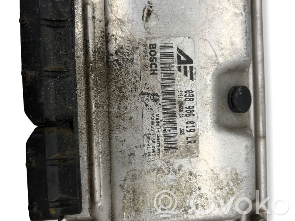 Volkswagen PASSAT B7 Engine control unit/module 