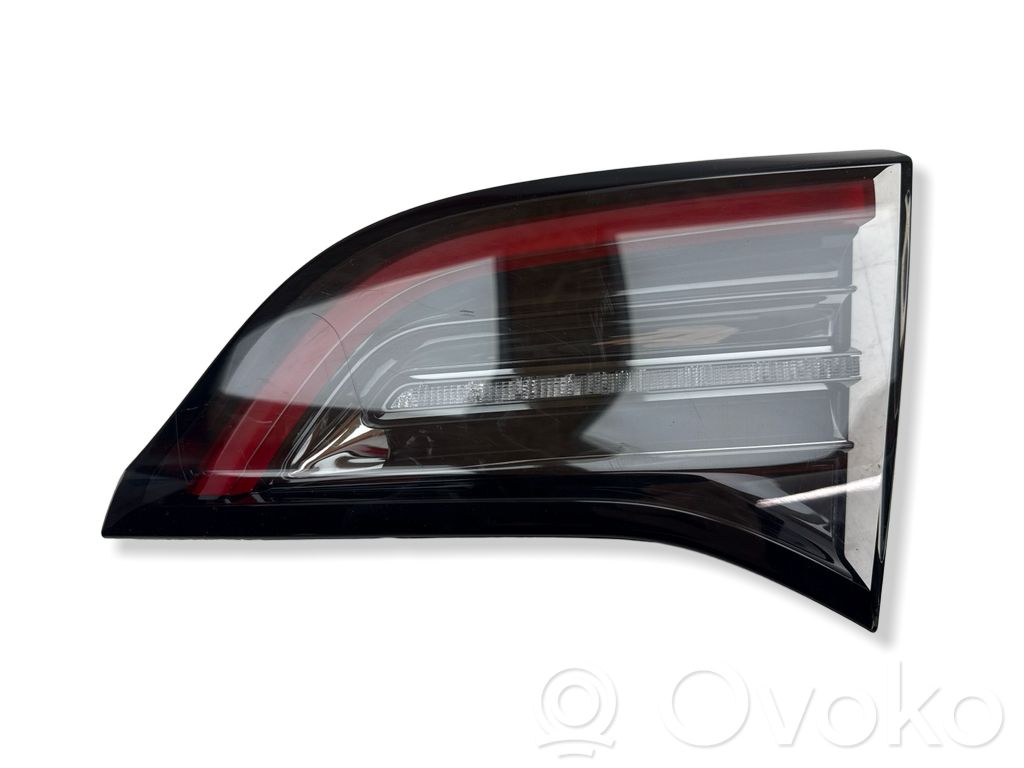 Tesla Model Y Takaluukun takavalot 