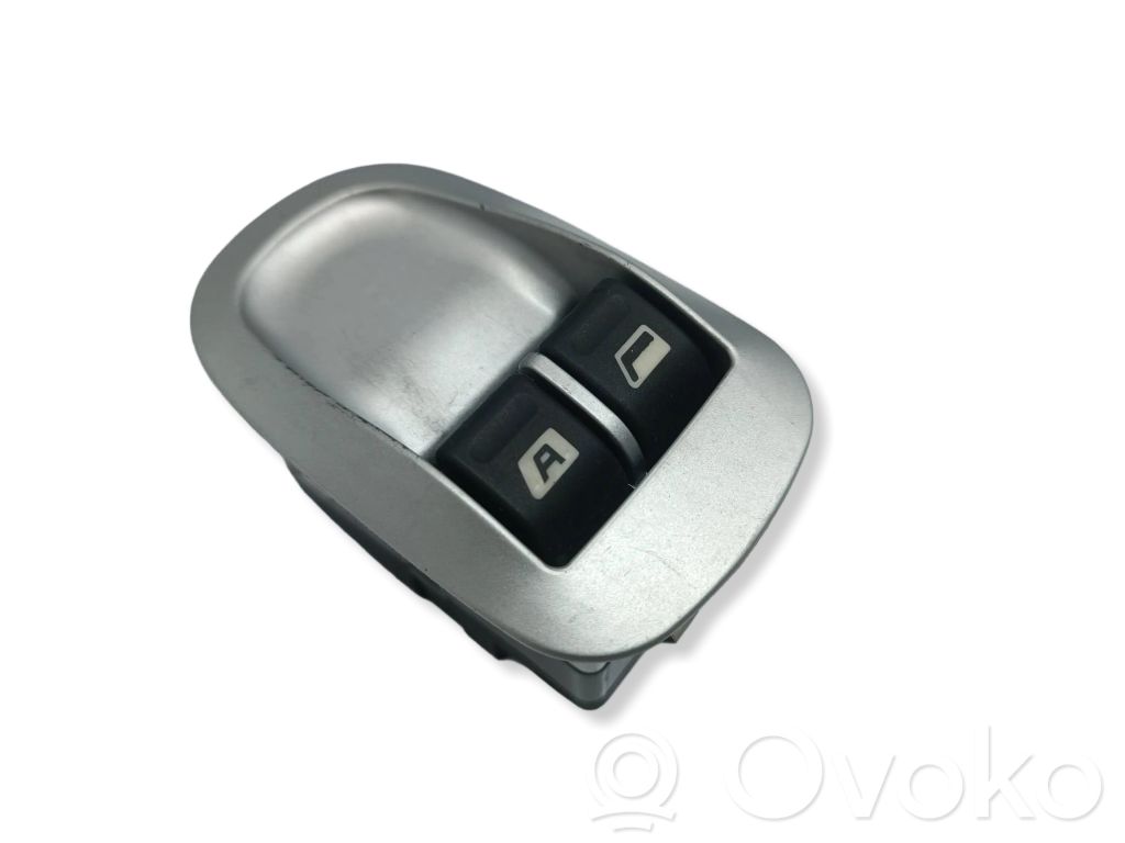 Peugeot 206+ Electric window control switch 