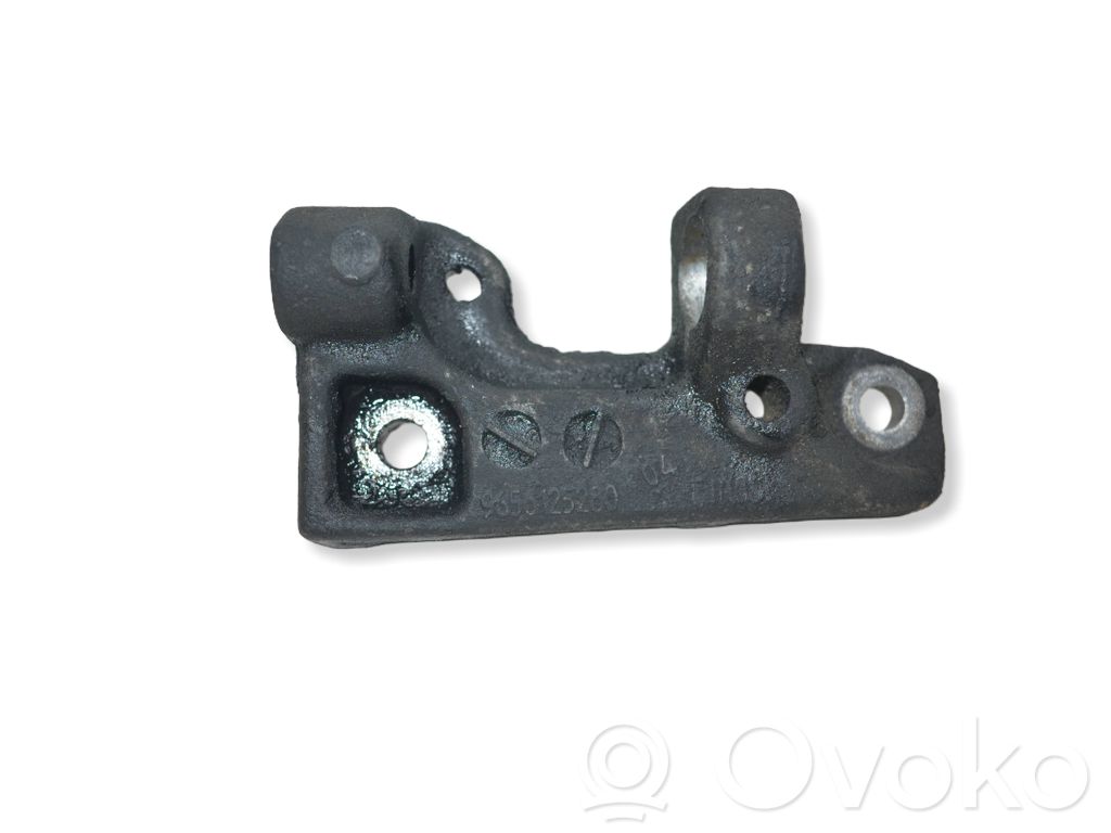 Peugeot 207 Engine mounting bracket 