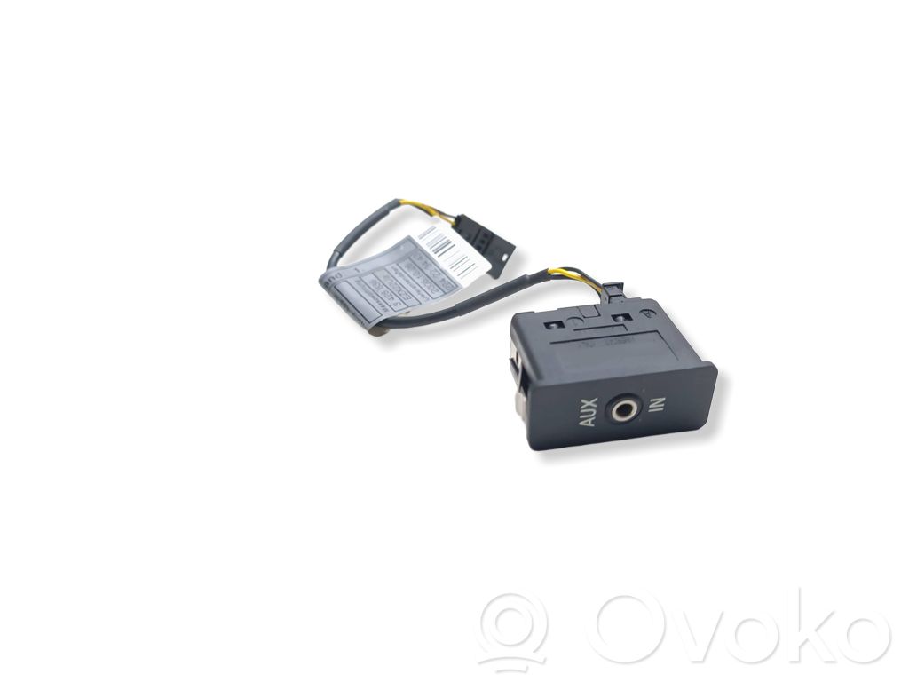 BMW X3 E83 Conector priză AUX 