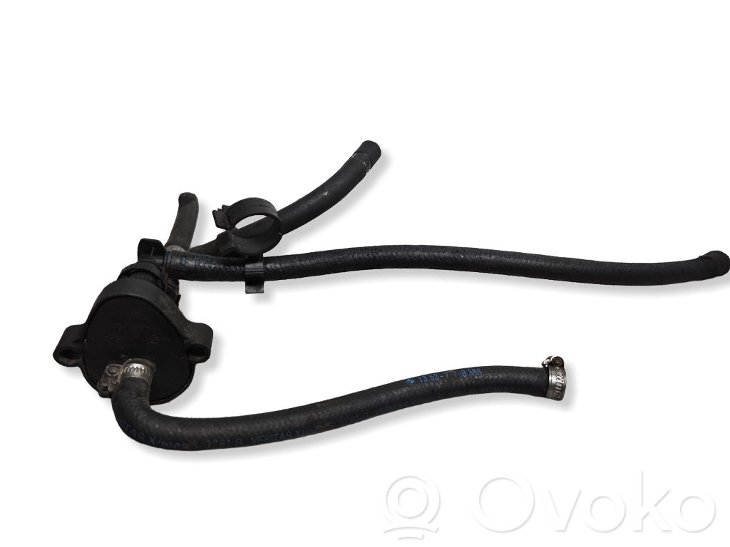 BMW 5 E39 Kita variklio skyriaus detalė 