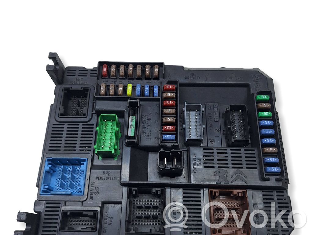 Peugeot 308 Fuse module 