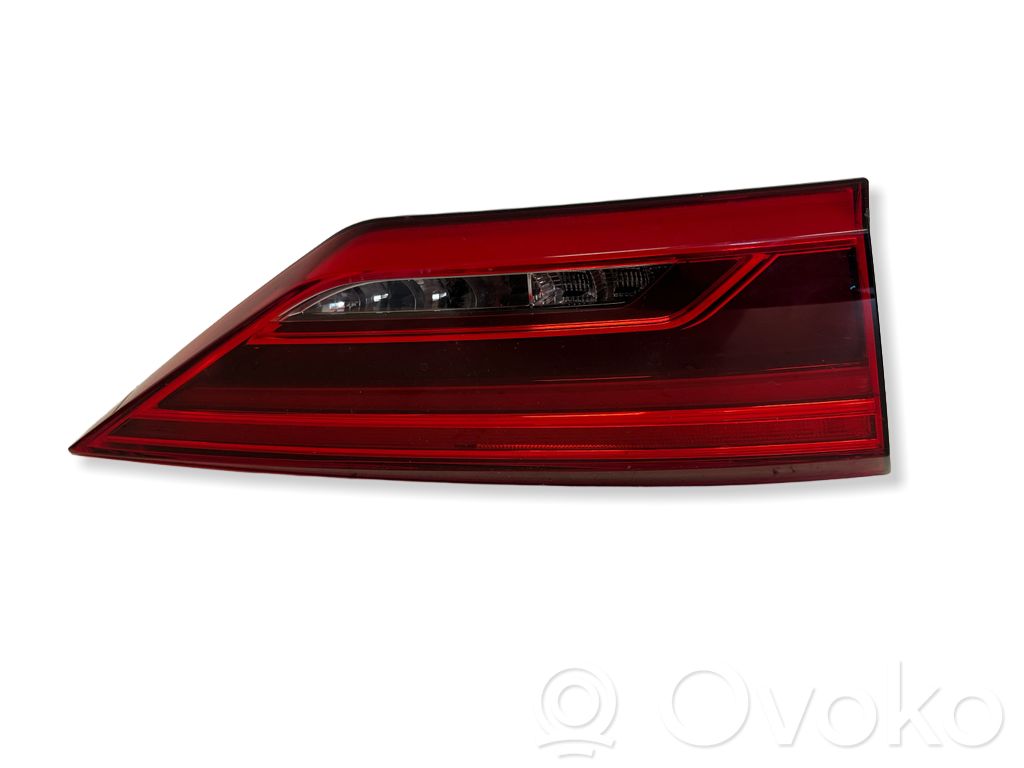 Lampy tylnej klapy bagażnika   83A945093B