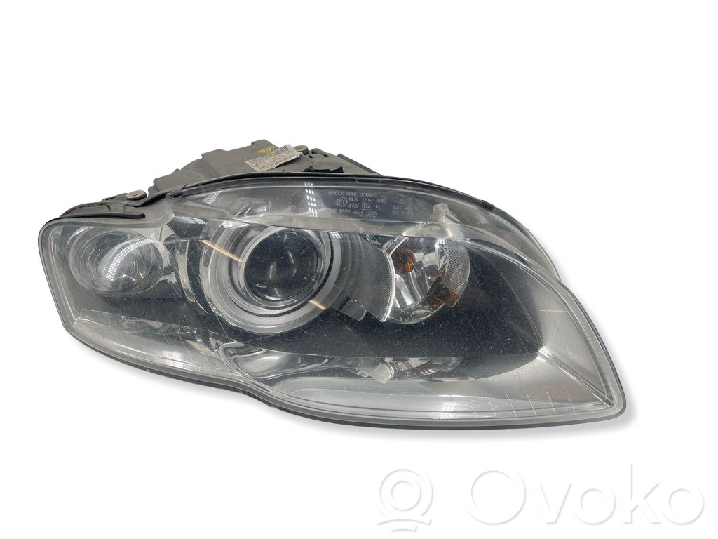 Audi A4 S4 B7 8E 8H Lampa przednia 