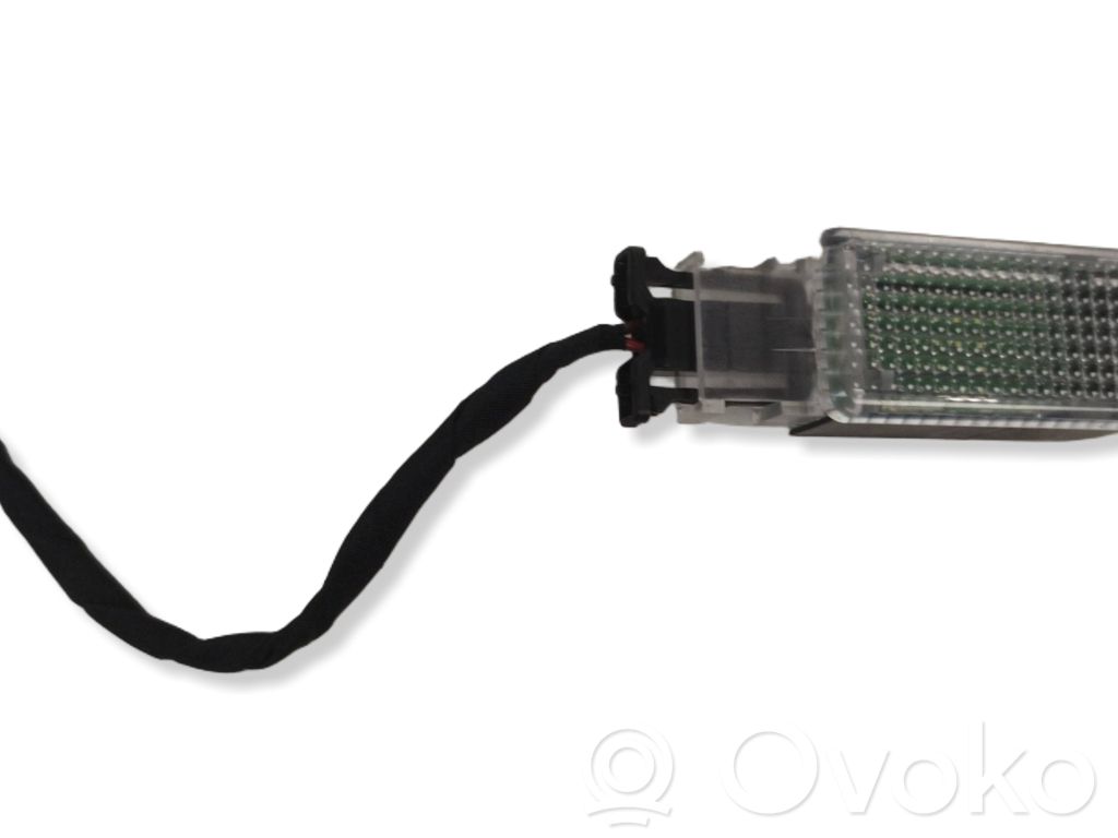 Volkswagen PASSAT B8 Otras luces interiores 