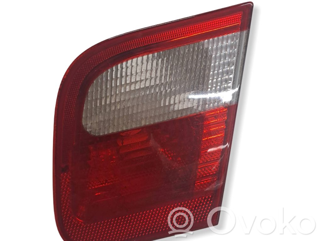 BMW 3 E46 Aizmugurējais lukturis pārsegā 