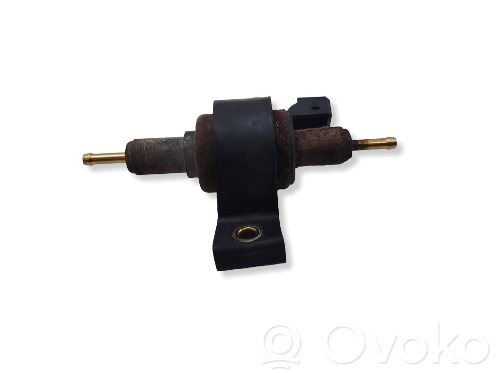 Volkswagen Transporter - Caravelle T5 Webasto auxiliary heater fuel pump 