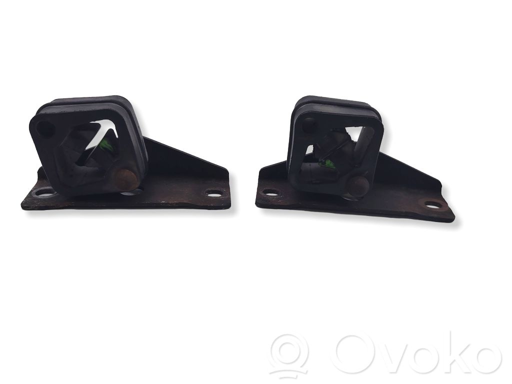 Muffler mount bracket/holder   7508087