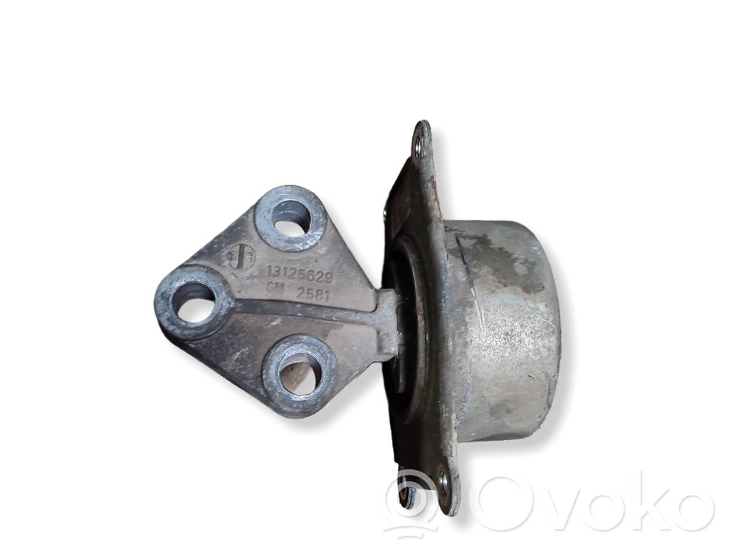 Opel Astra H Engine mount bracket 