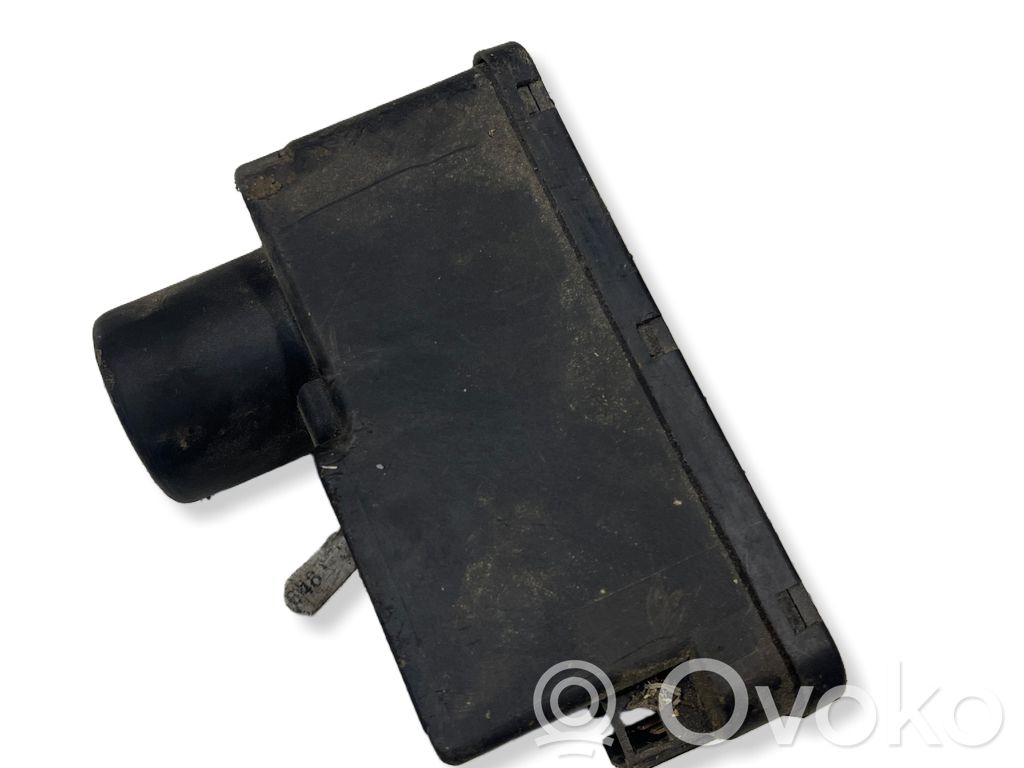 Volkswagen PASSAT B3 Pompă vacuum închidere centralizată 