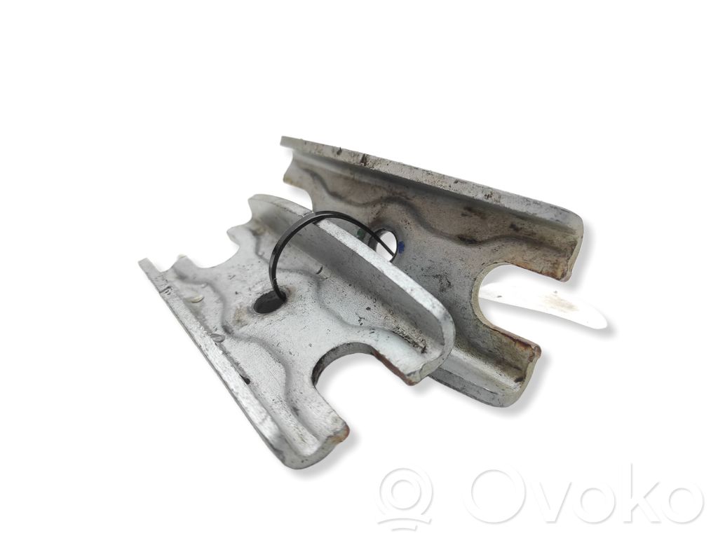 Abrazadera del inyector de combustible   BK2Q9L535AE