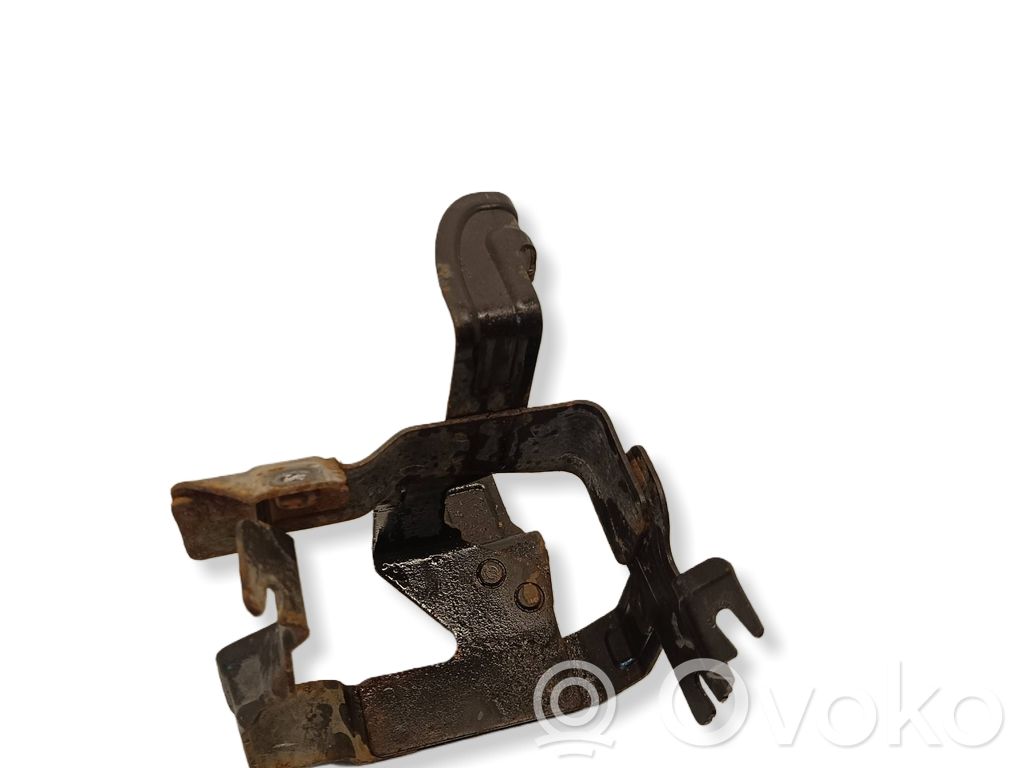 Volvo V60 Power steering pump mounting bracket 