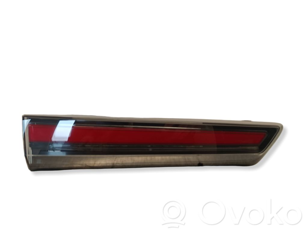 Lampy tylnej klapy bagażnika   21082024,26AD1748501AB