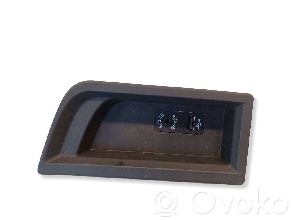 Gniazdo / Złącze USB   105026813,58450710,9207358