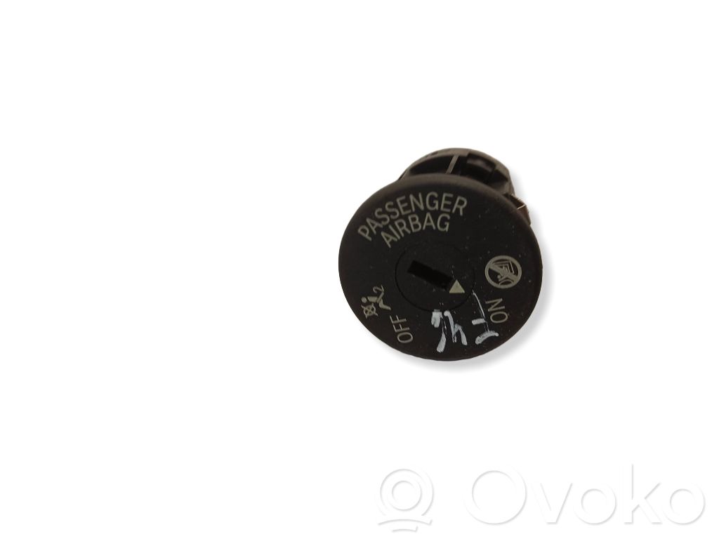 BMW 2 F46 Passenger airbag on/off switch 