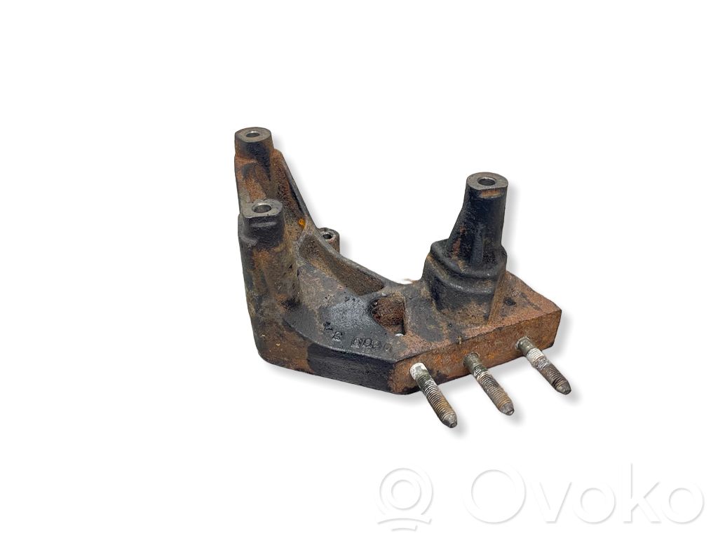 Mitsubishi Grandis Engine mounting bracket 