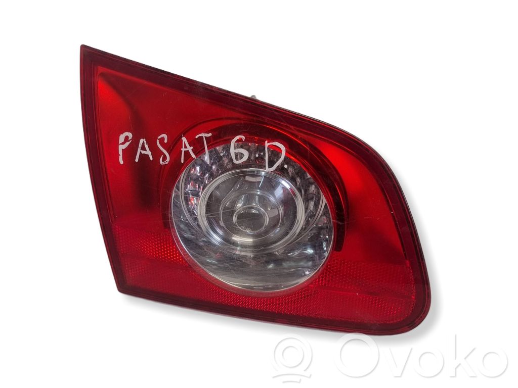 Volkswagen PASSAT B6 Lampy tylnej klapy bagażnika 