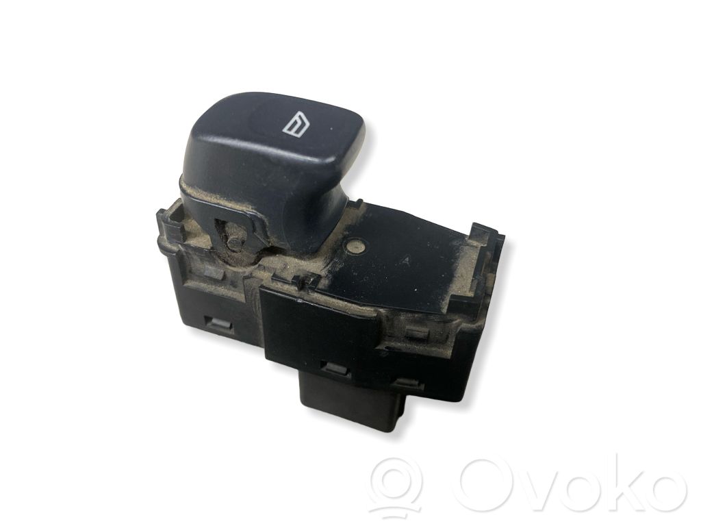 Electric window control switch   8685288,02W513