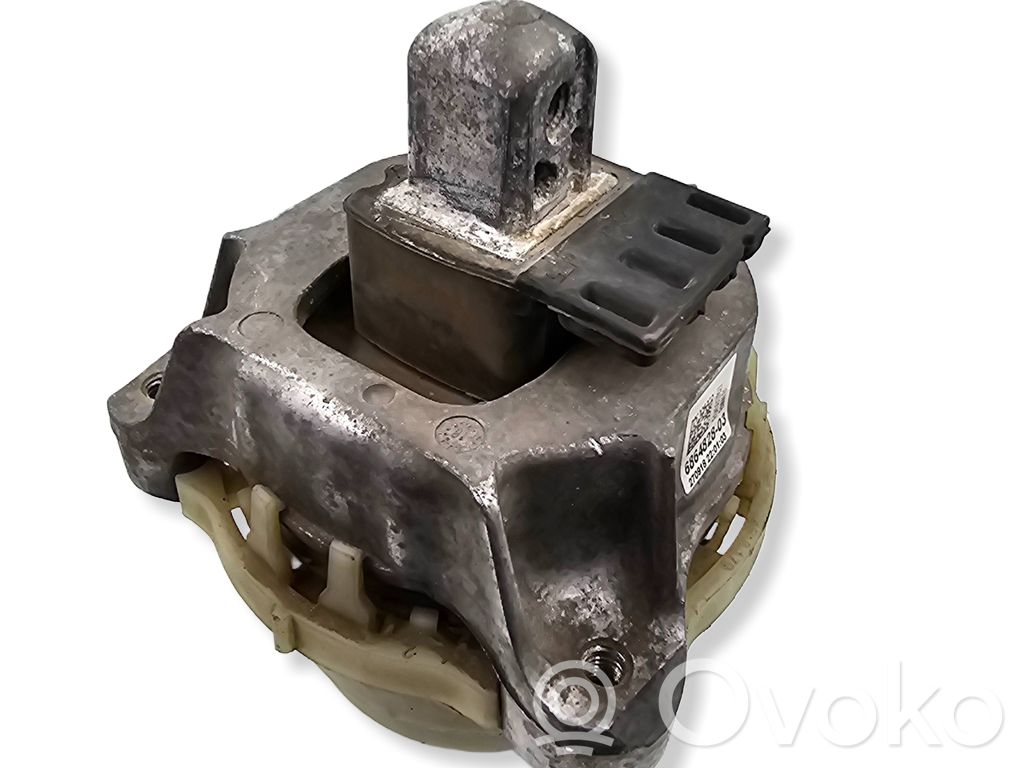 BMW 7 G11 G12 Engine mount bracket 