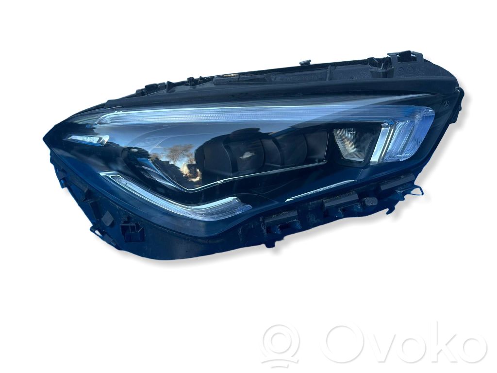 Mercedes-Benz CLA C118 X118 Lampa przednia 