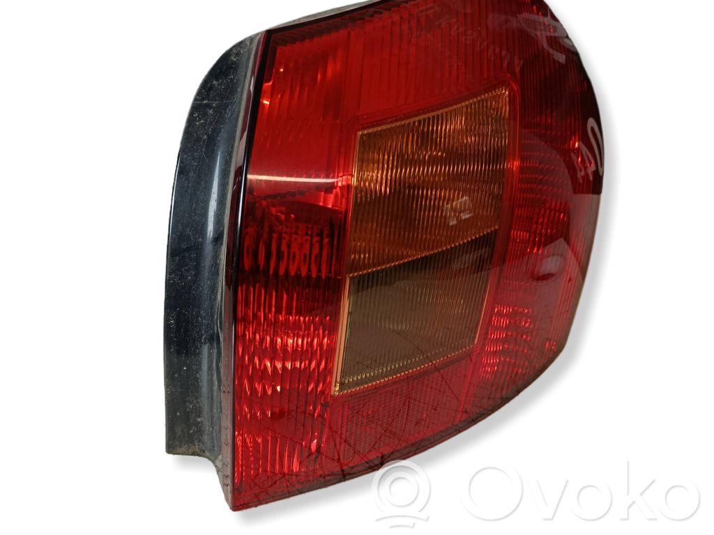 Rear/tail lights   E111802
