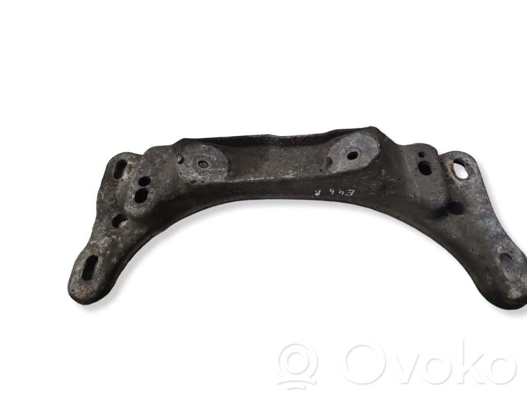Gearbox mounting bracket