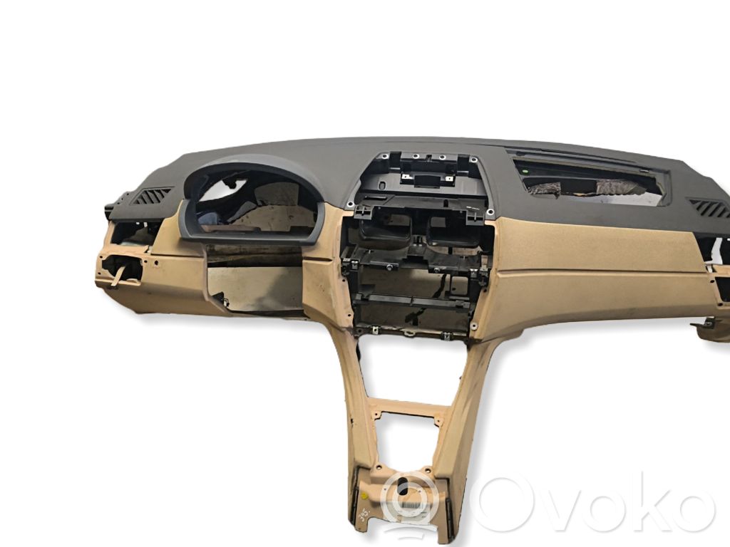 BMW X3 E83 Dashboard 