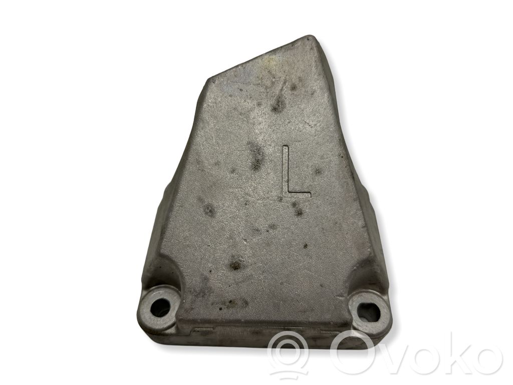Dodge Challenger Engine mounting bracket 
