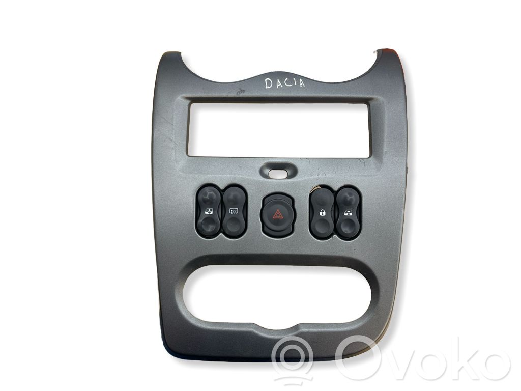 Dacia Duster Radio/GPS head unit trim 